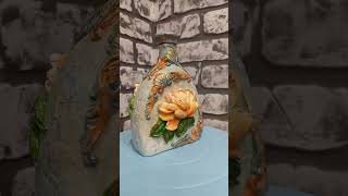 Decoupage bottle. Flowers and plasters.