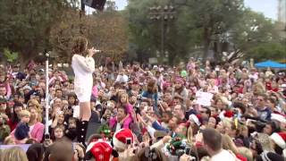 Miley Cyrus - All I Want For Christmas - Disney Channel Parade 2007