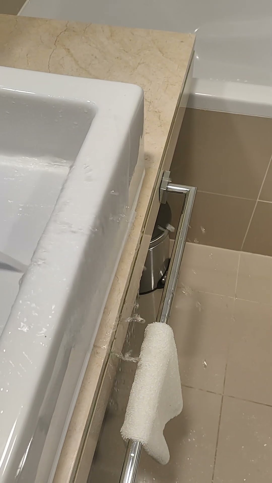 Hotel Sink Sprays Water Over Basin || ViralHog