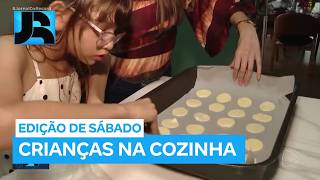 Cozinhar com os pais ajuda crianças a desenvolver hábitos alimentares saudáveis