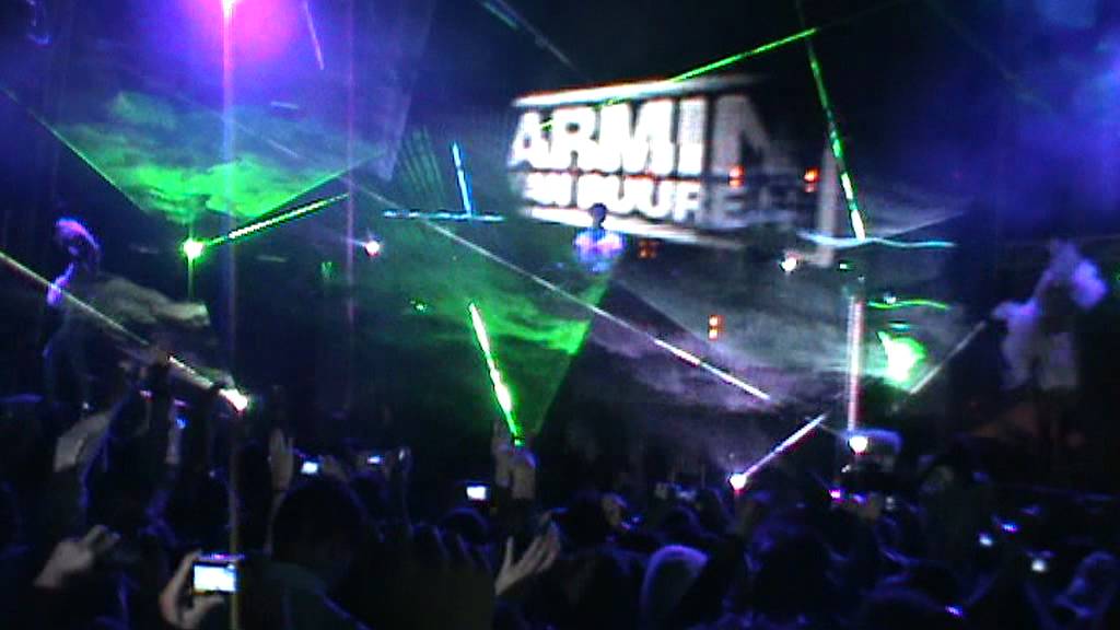 Armin Van Buuren playing Sander Van Doorn - Daddyrock @ Cacao beach 11.08.2011