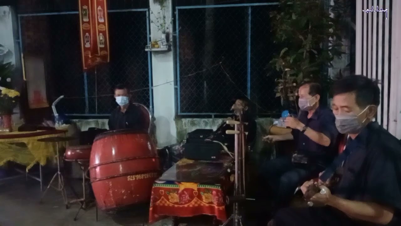 kèn đám ma , đầu giờ sáng