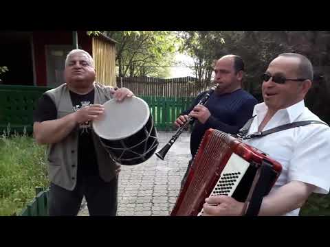 მე ხაშურის უბნებში ბევრი ძმები მყავს