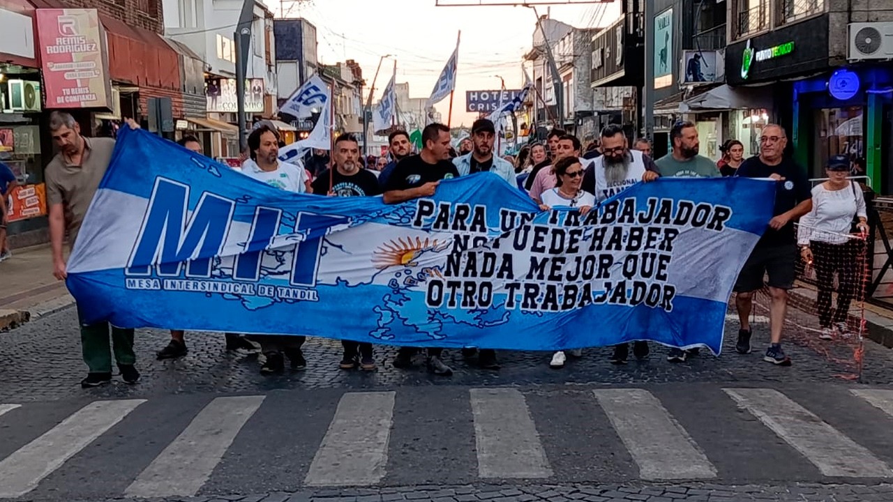 PARO GENERAL Y MARCHA EN TANDIL POR LA REFORMA LABORAL