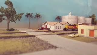 Southern Pacific Kodachrome SW1500 rolling through Playa Desnuda