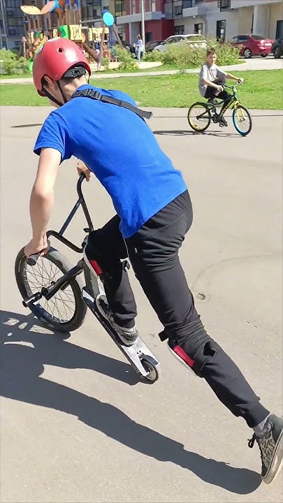 Пока все катаются на самокатах,а Максимка всегда в тренде 😎. #самокат # ...