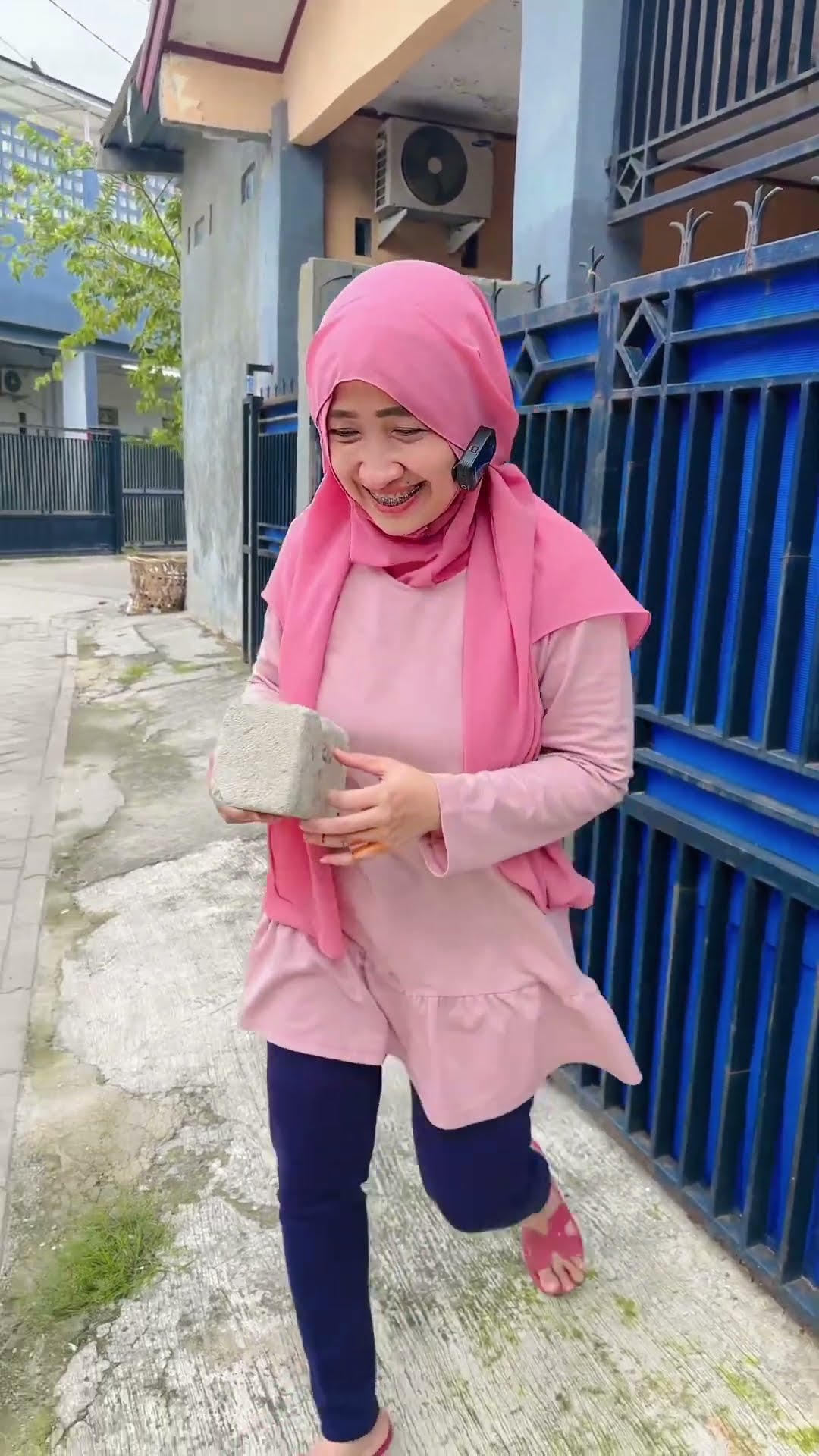 SOLUSI BUKA DURIAN TANGAN TIDAK TERLUKA