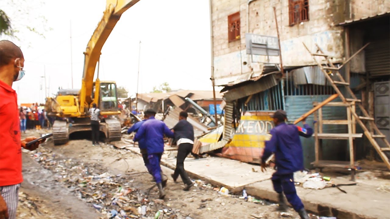 🚨ÇA BRÛLE À KINGABWA UNE DÉMOLITION SOUS MENANCE : LE DÉSONDRE ÉCLATE DANS LA FOULE