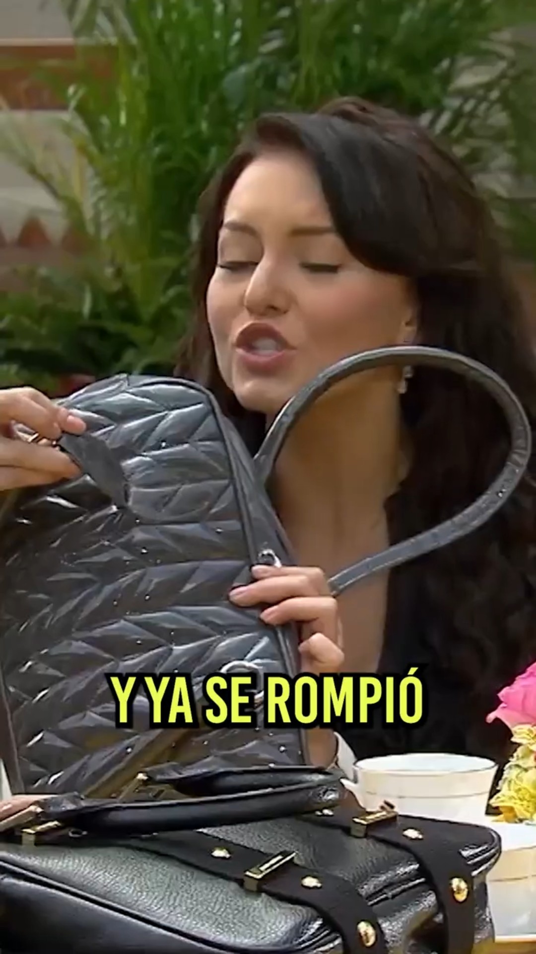 Mi bolsa es chafisíma ? #teresa #tlnovelas