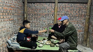 Orphan Boy  Happy New Year, Make the Last Meal of the Year, Invite Grandparents to Enjoy It