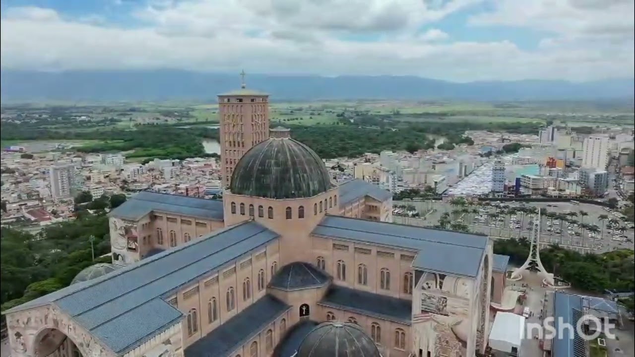 Dji neo voando basílica de Aparecida 