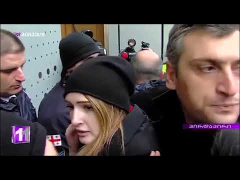ხმაური, შელაპარაკება, ბოტასები პარლამენტის კედელზე - აქცია პარლამენტთან