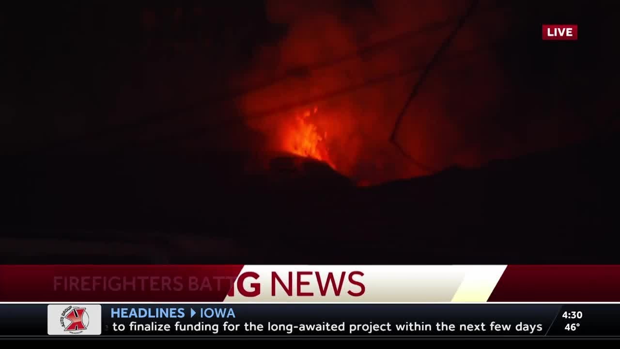 Crews battle house fire on Des Moines' south side - YouTube