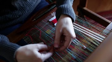 Simple inlays in plain weave