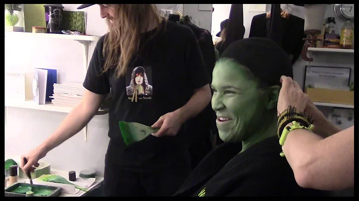 Fly Girl: Backstage at "Wicked" with Lindsay Mende...