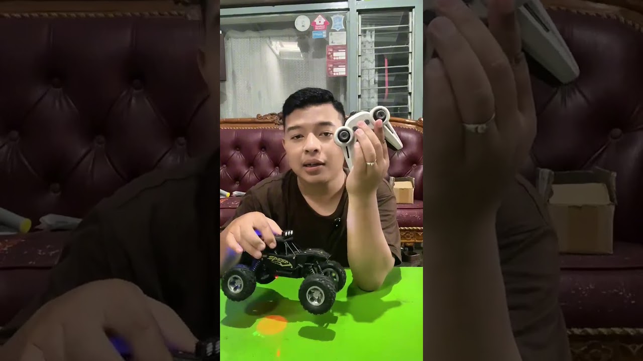 Mobil Remote Control RC Offroad Spray Metal LED Anti Bentrok. Jangkauan sampai 50 meter