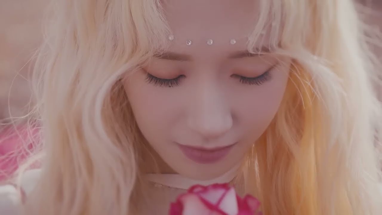 Purple Kiss - Cursor FMV