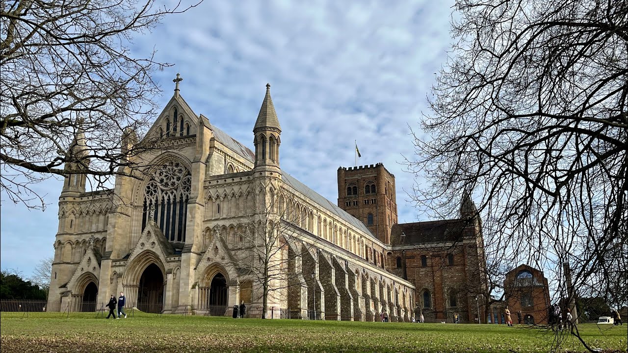 Hertfordshire🌿St Albans🌿City Walk🚗🚌 St Albans Cathedral 🏛 🌻🌺Verulamium Park🦢🦆