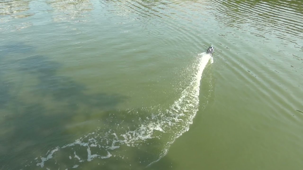 VOLANTEXRC Vector S Hochgeschwindigkeits-RC-Boot mit Selbstaufrichtung & Rückfahrfunktion für Pool & See (797-4 Schwarz)-Video Preview