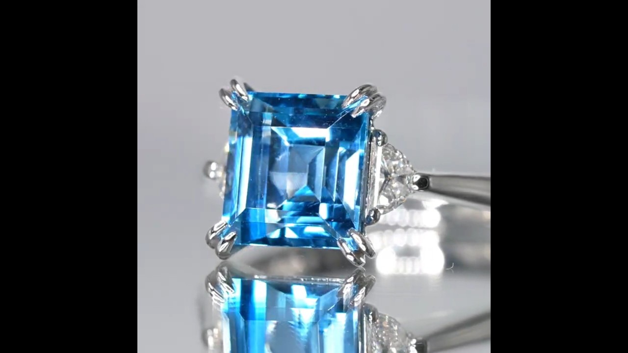 エメラルドカットサンタマリアアクアマリン ハーフムーンカット