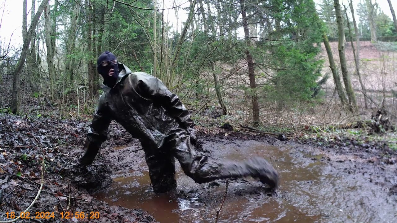 Im Regenoverall im Schlamm Teil 3