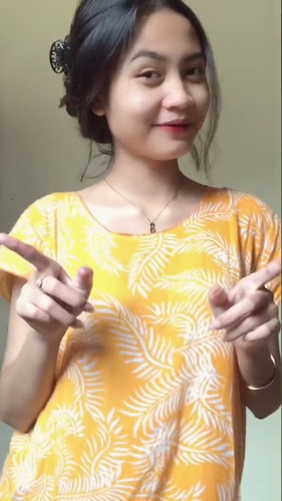telanjang di depan kamera