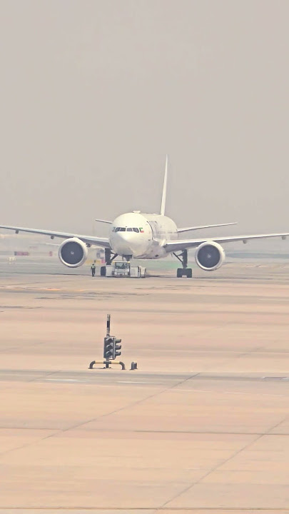 Guess the Aircraft and Airline in the Video #bom #dxb #aircraftpushback #Takeoff