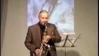 Manoharida on sax - Gulabi Ankhey chords