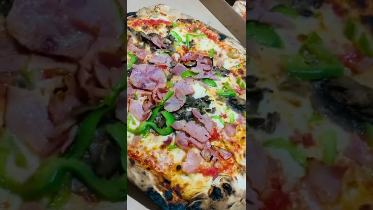 Pizza Griega hecha en horno de leña 🍕