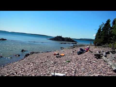 Video: Paddle Lake Superior Koos Kanuu Muusikalise Ringreisiga Voyageur - Matador Network