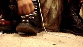 Lacing my 10 eye Dr Martens - YouTube