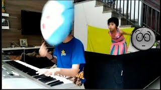 мальчик с ума сошел играет на пианино сумасшедший палец 6