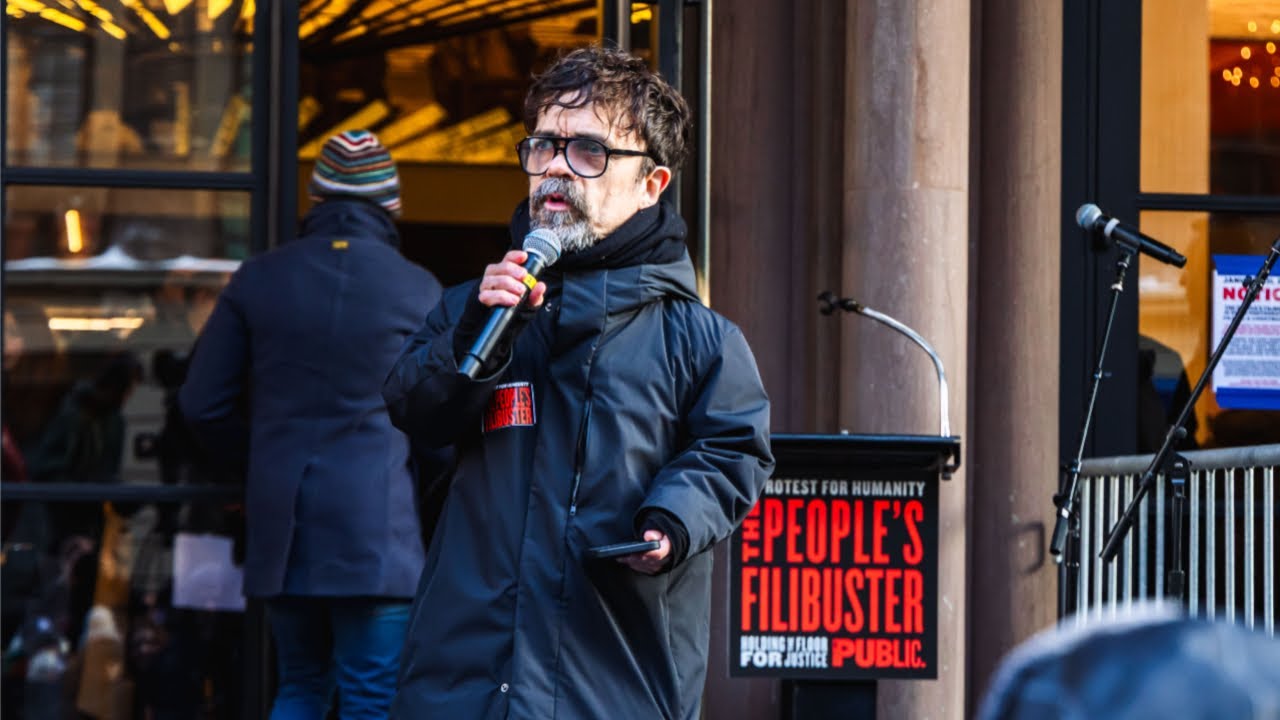 Питер Динклейдж читает стихотворение Аманды Горман «Для Рене Николь Гуд...» | Театр "The Public T...