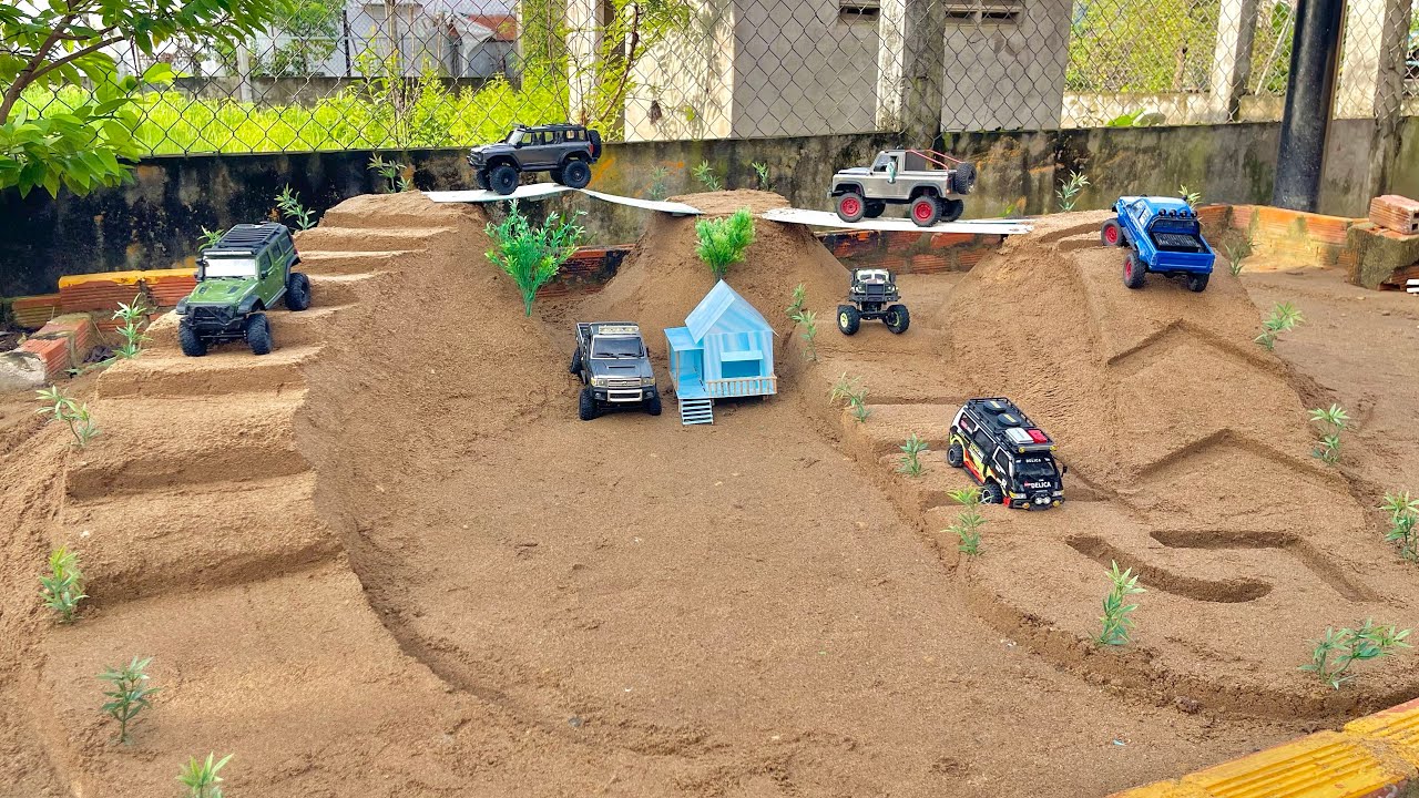 A group of rc cars drive through difficult obstacles on top of a mountain,Rc Jeep Bronco Defender…
