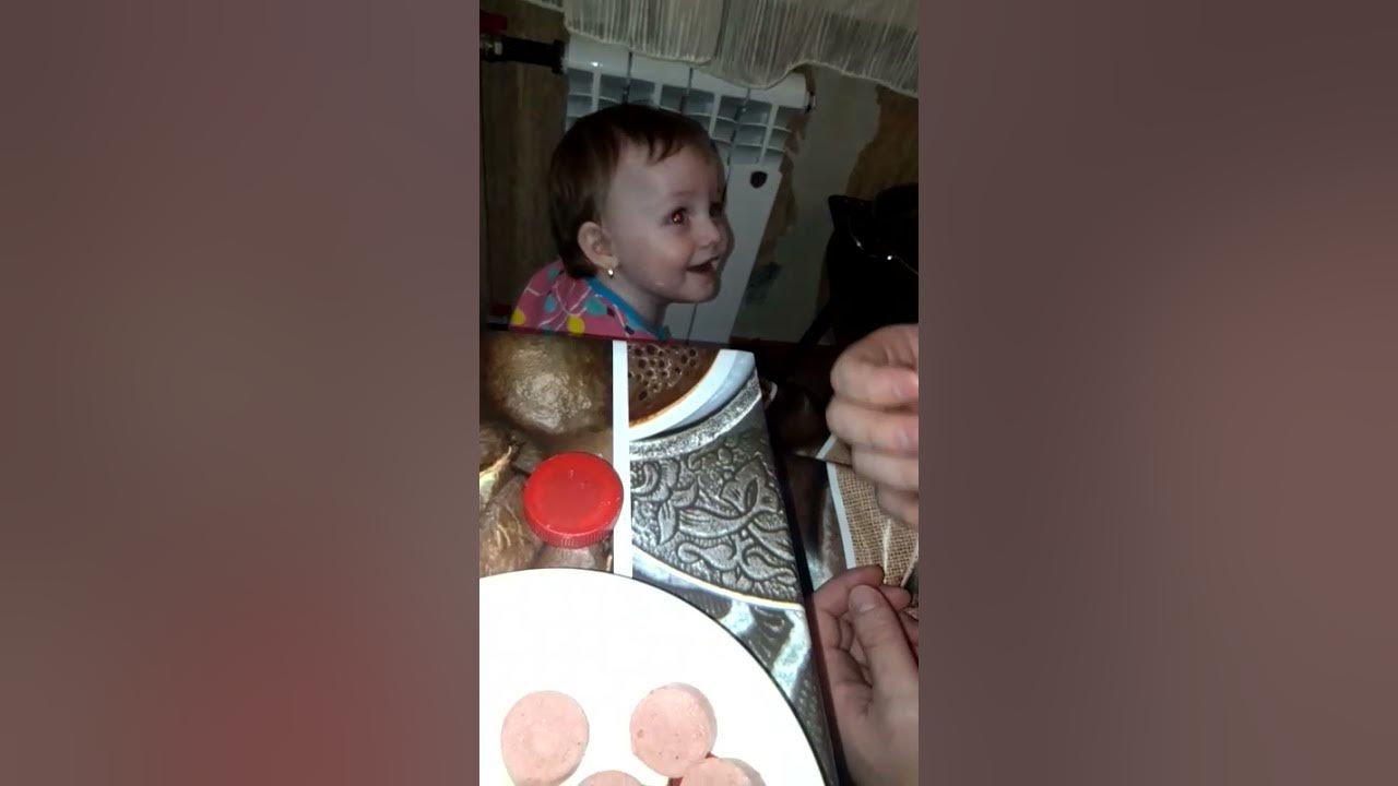 Она хочет целую сосиски 😆 - YouTube