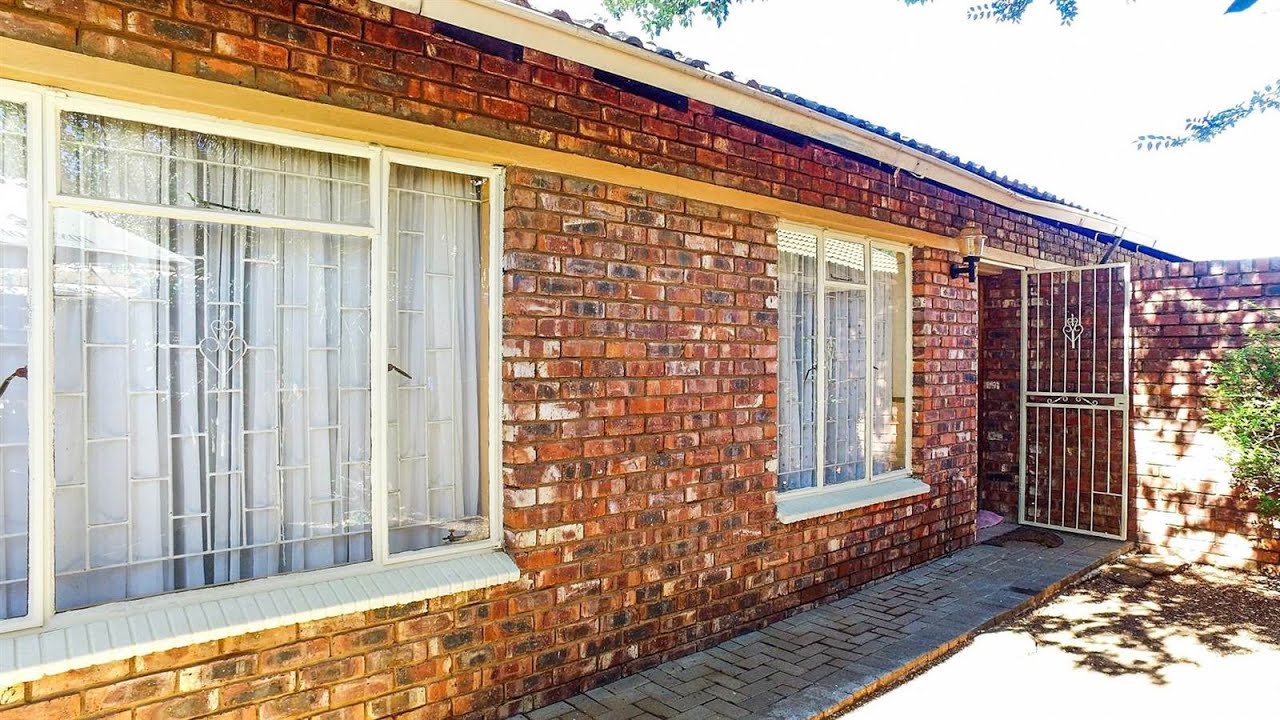 2 Bedroom Townhouse for sale in Free State Bloemfontein Navalsig