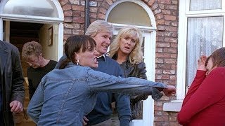 Coronation Street - Karen McDonald Punches Tracy Barlow (14th November 2004)