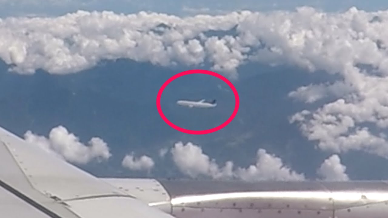 時速700km の飛行機がすれ違う瞬間 Two Airplanes Passing Each Other 着陸30分前の出来事 Peach機 関西 Kix 高雄 Khh Youtube