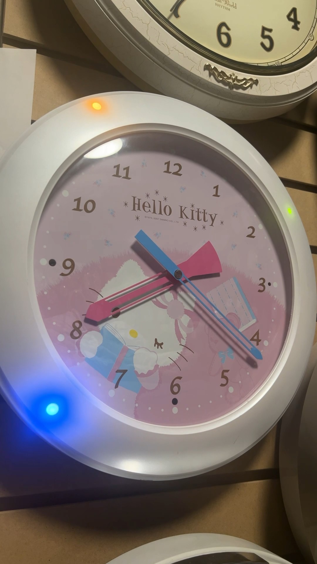 HELLO KITTY からくり時計　ピンク Amazon.co.jp: ハローキティ 掛け時計 電波時計 からくり時計