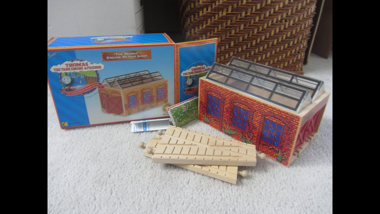 Thomas Wooden Railway Engine Repair Shed Unboxing &amp; Review 
