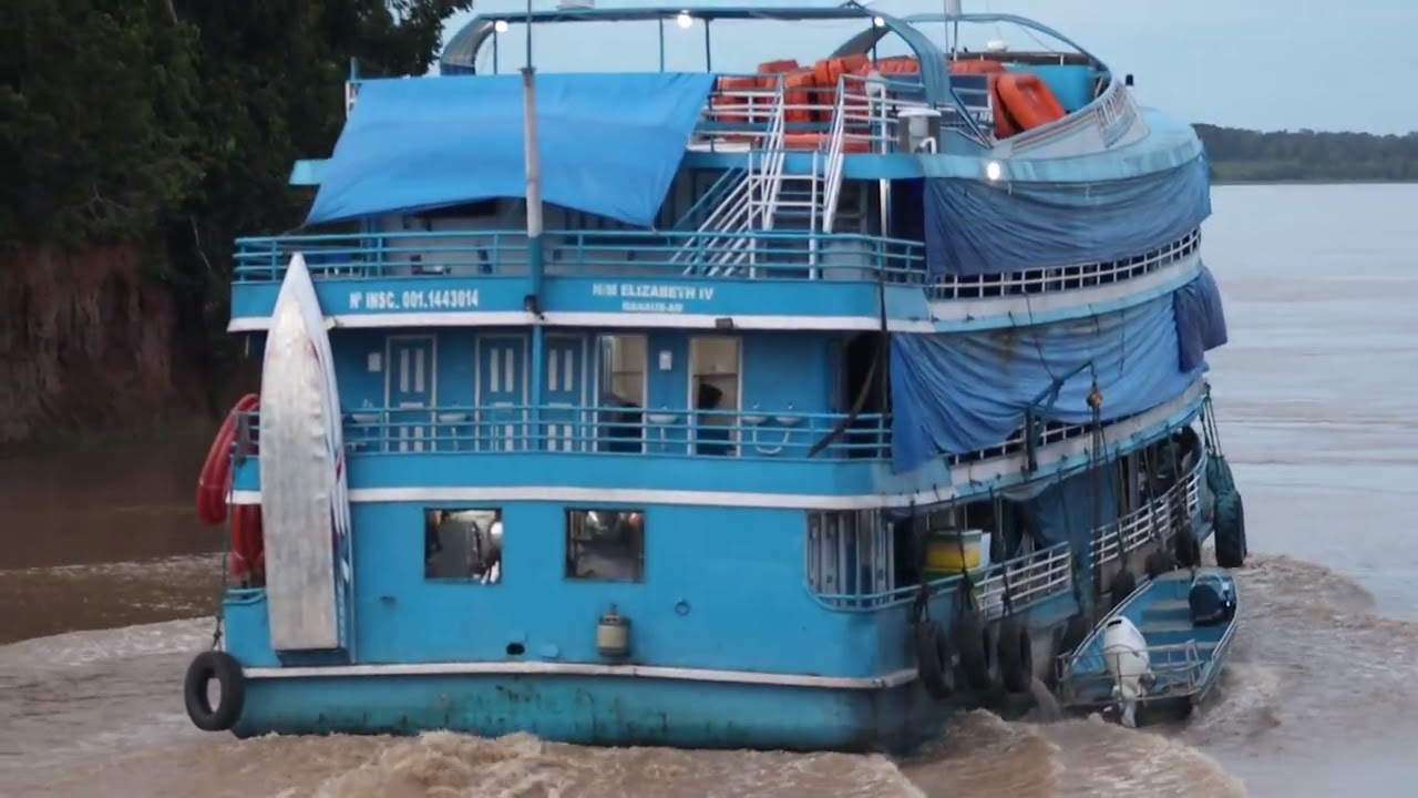 Barco Elizabeth Próximo a nova olinda do norte 