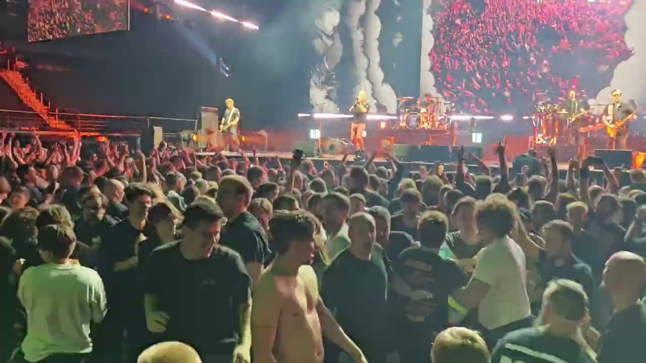 The Offspring - You're gonna go far, kid (mosh pit version),Kaunas, Lithuania, 2025.10.04