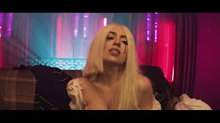 Смотреть клип Ava Max - Sweet But Psycho