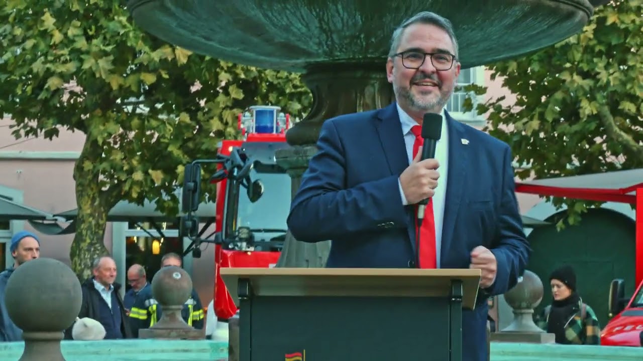 Sechs neue Einsatzfahrzeuge übergeben