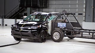 2013 Toyota RAV4 side IIHS crash test