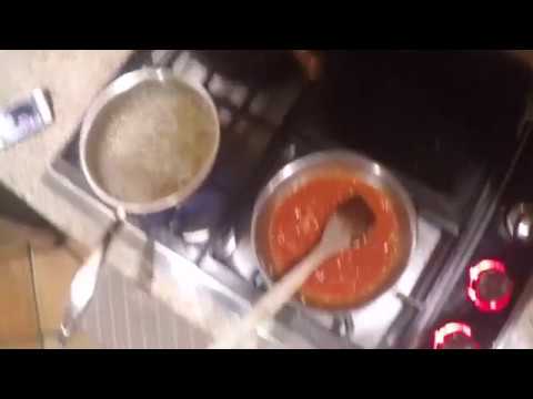 Late night pasta pomodoro (how to sauce your pasta)