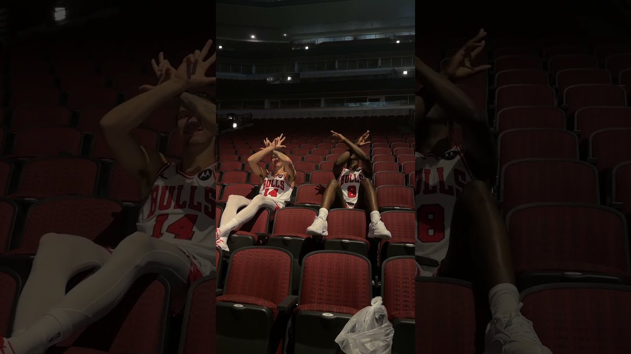 "What's your celly this year?" 🤔 #chicagobulls #matasbuzelis #calebwilson #nba #mediaday