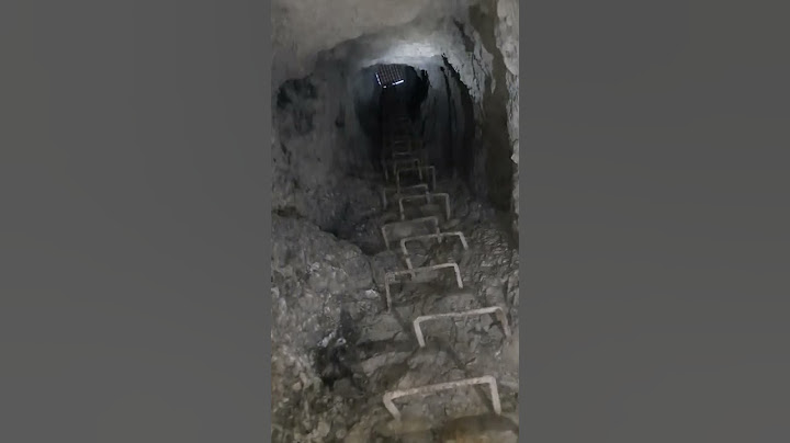Выхрд при внезапной опасности....с 30м глубины; ну смех,и посмотрите какой узкий