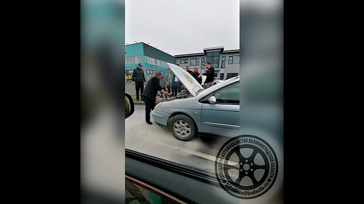 Загоревшуюся машину удалось потушить огнетушителями. Московский проспект. Калининград. 23.03.23