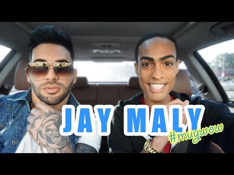 Dandole botella a los artistas ( JAY MALY )